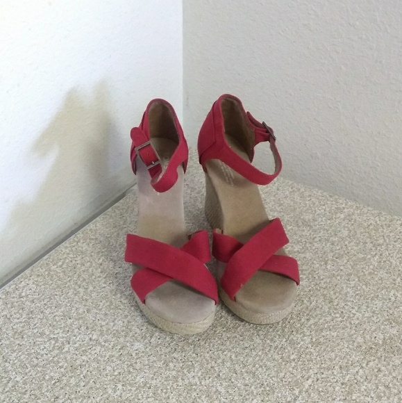 toms red sandals